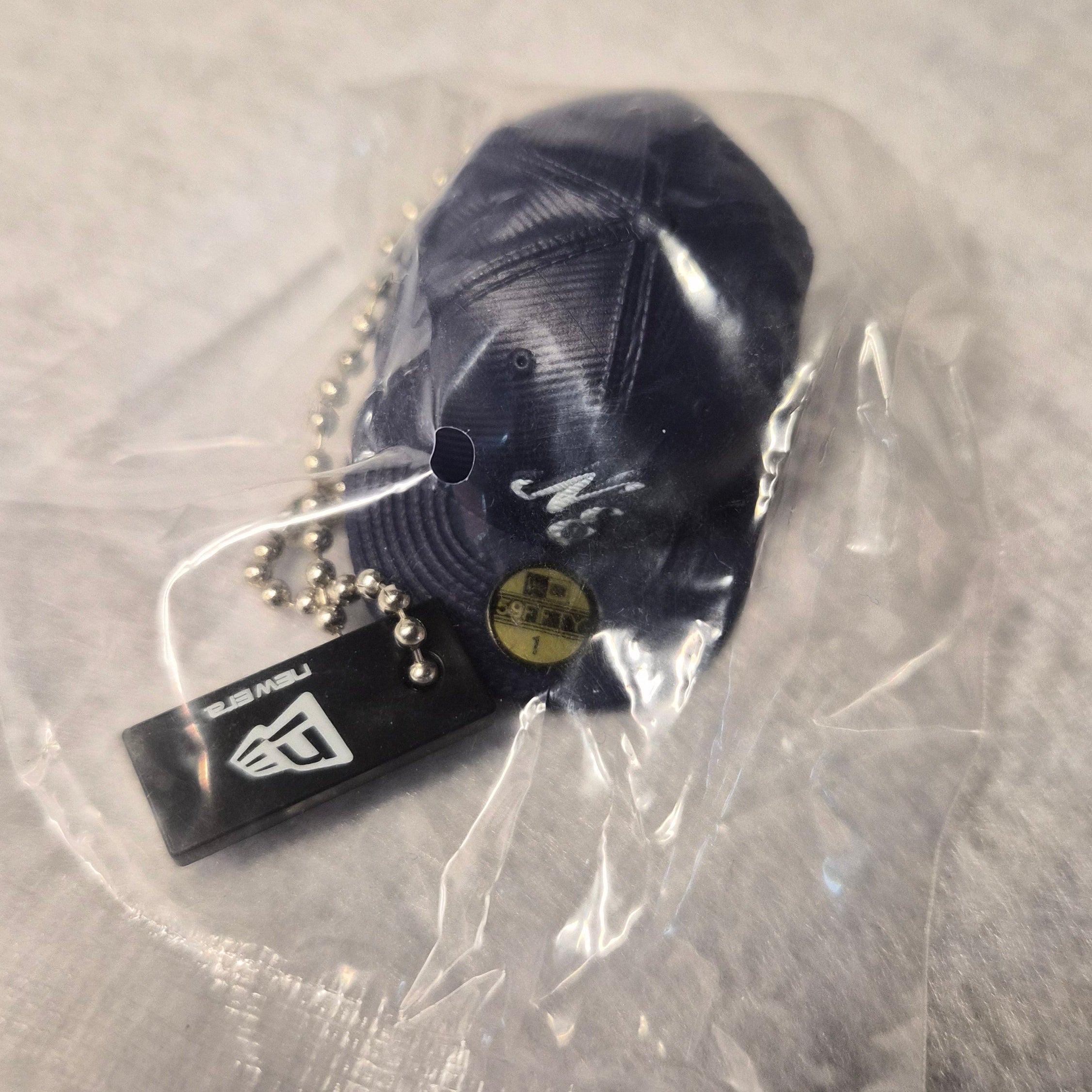 🧢 Colección Miniaturas Gorra New Era - Colgante