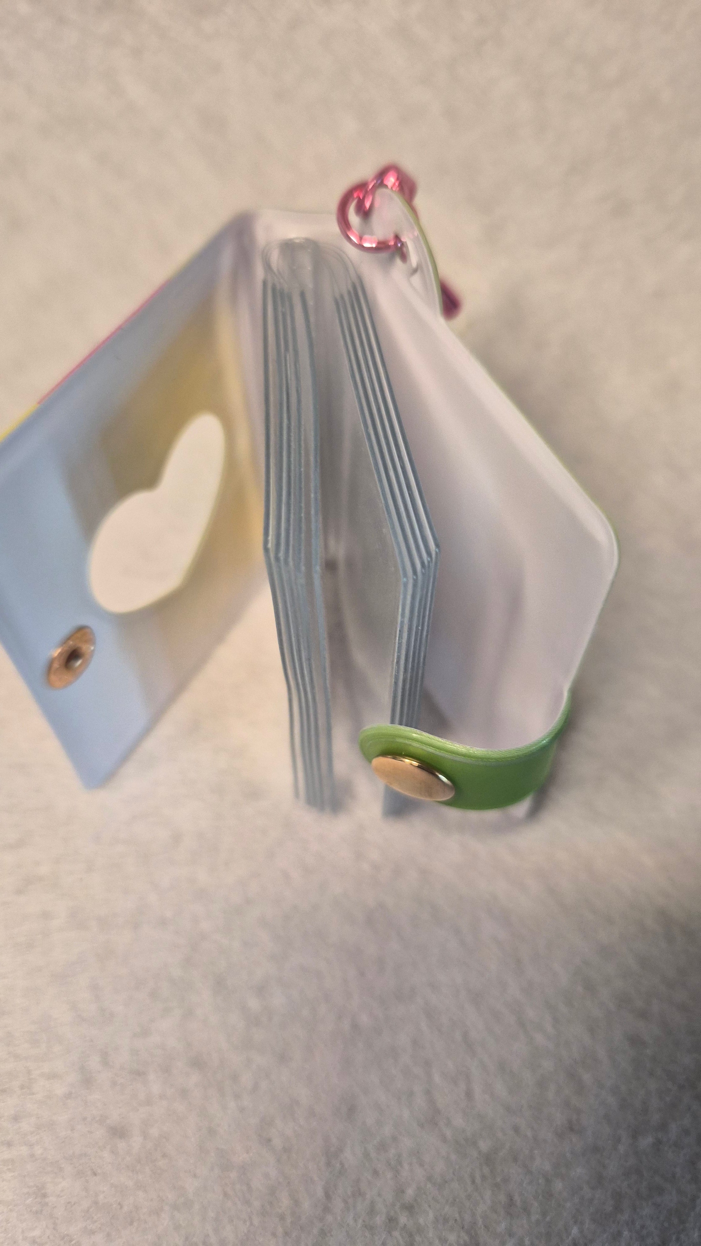 📸 Mini Álbum de Fotos Bandai: Tamagotchi - Keychain Album