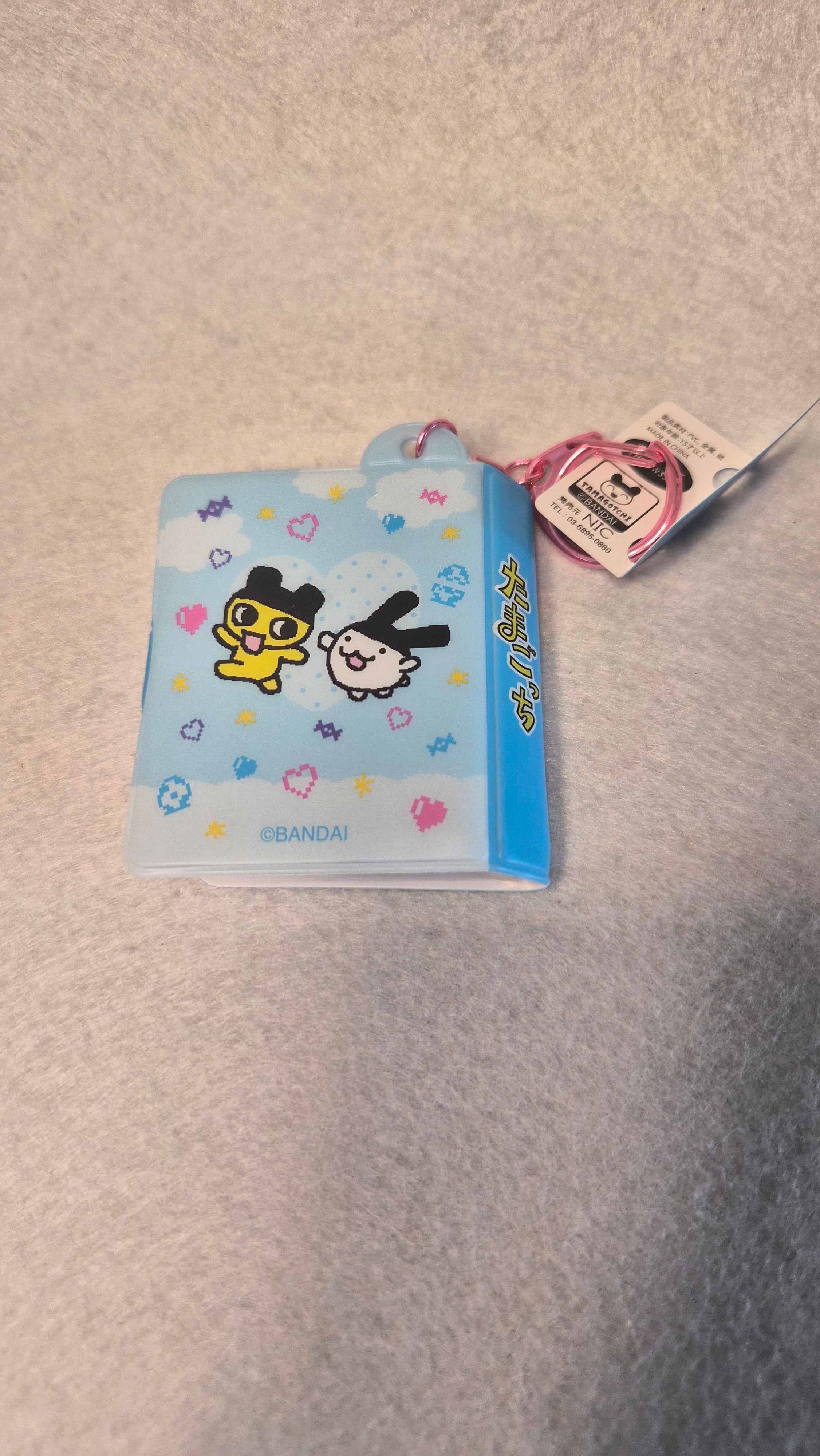 📸 Mini Álbum de Fotos Bandai: Tamagotchi - Keychain Album