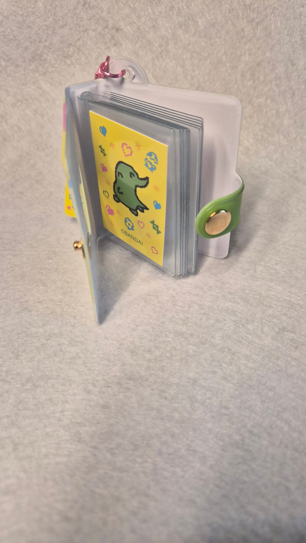 📸 Mini Álbum de Fotos Bandai: Tamagotchi - Keychain Album